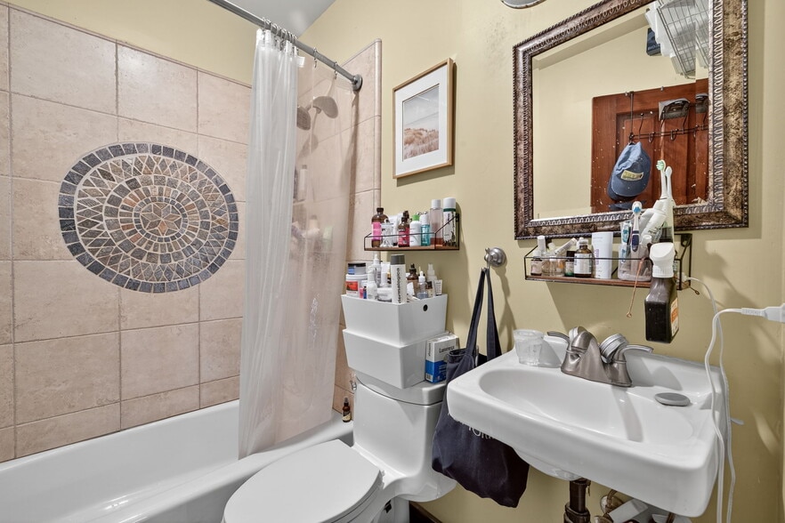 More Photos Of 3300 Broadway St, Sacramento Storefront Retail Office For Lease