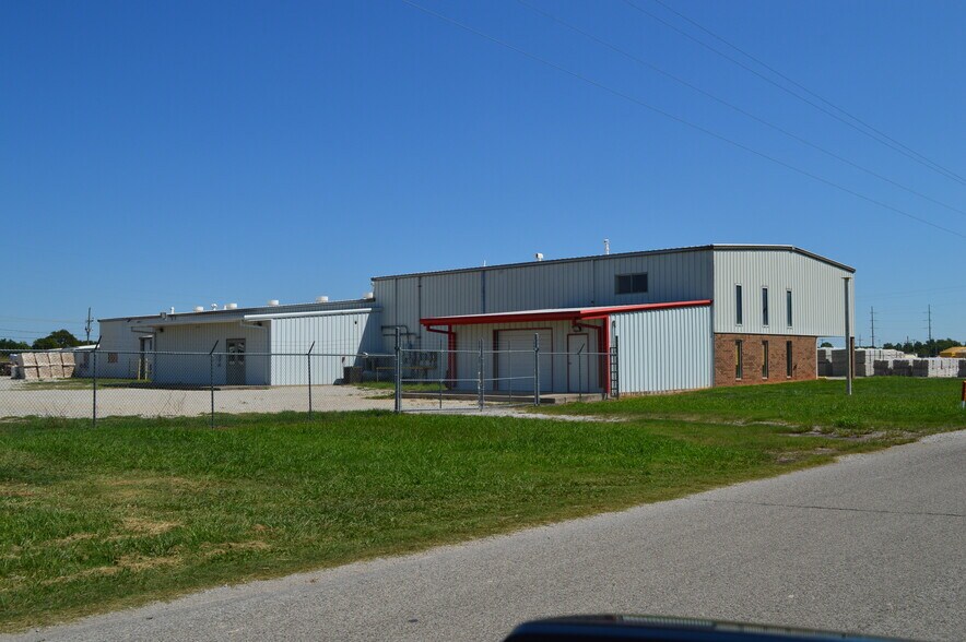 Primary Photo Of 1709 Enterprise Blvd, Pauls Valley Warehouse For Sale