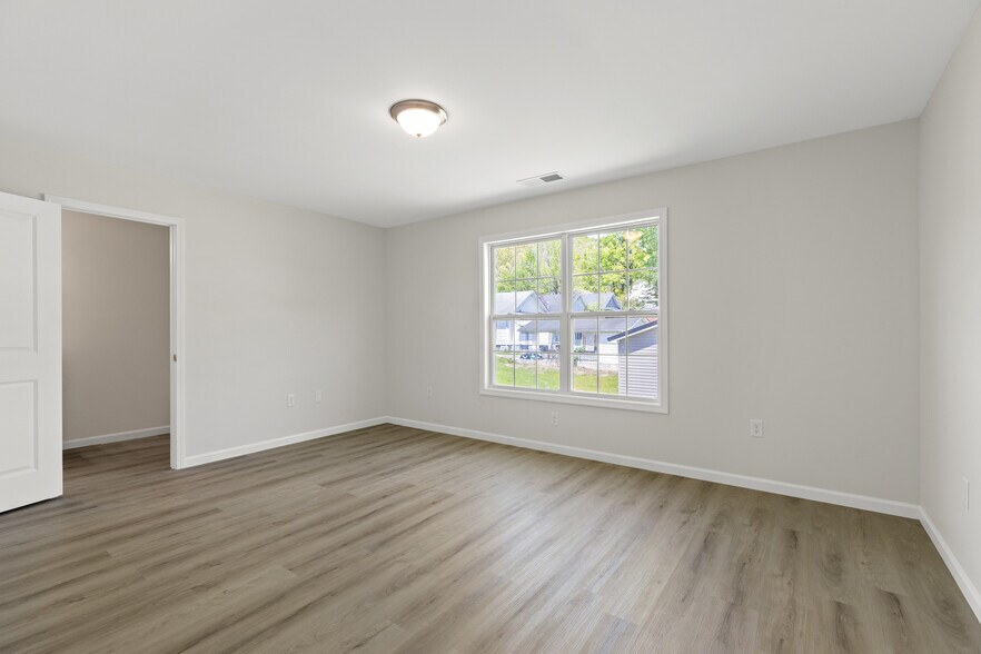 More Photos Of 275-277 Broadway St, Irvine Apartments For Sale