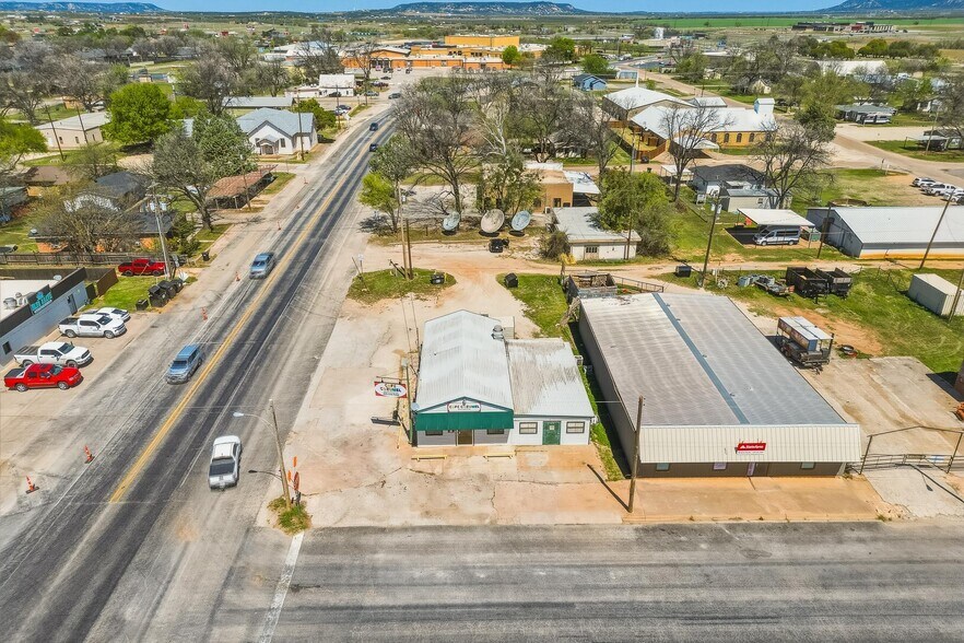 More Photos Of 542 Graham St, Tuscola General Retail For Sale