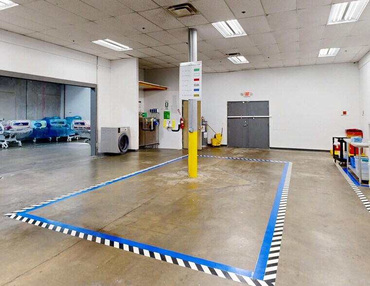 More Photos Of 3600 Parkway Center Ct, Orlando Warehouse For Sale