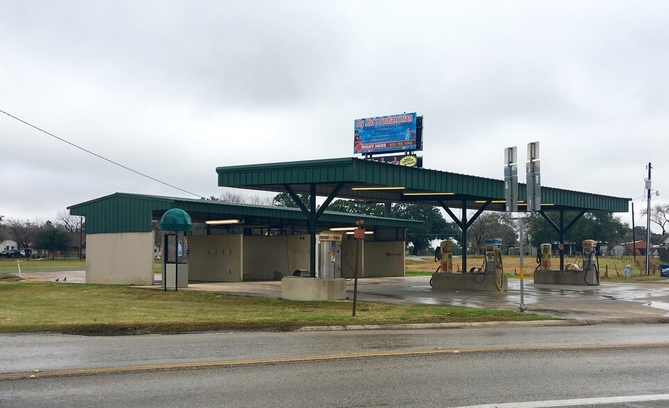 Primary Photo Of 1222 N Bryant St, Pleasanton Carwash For Sale