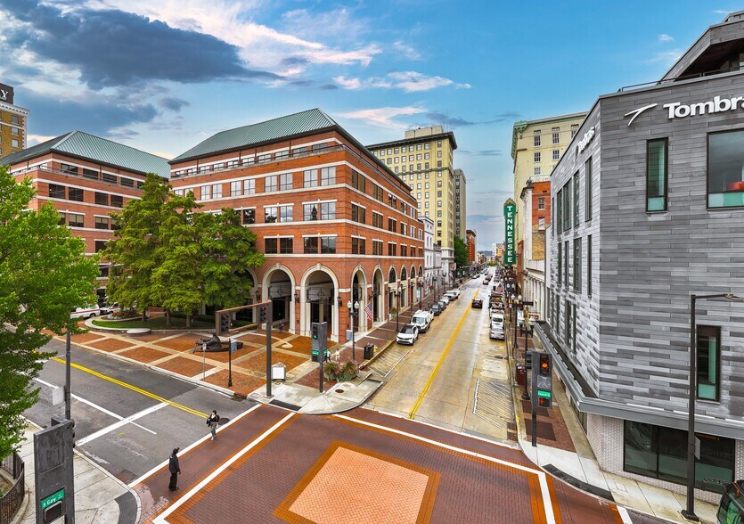 More Photos Of 625 S Gay St, Knoxville Office For Lease
