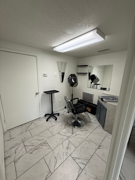 More Photos Of 1804 W Baker St, Plant City Office For Lease