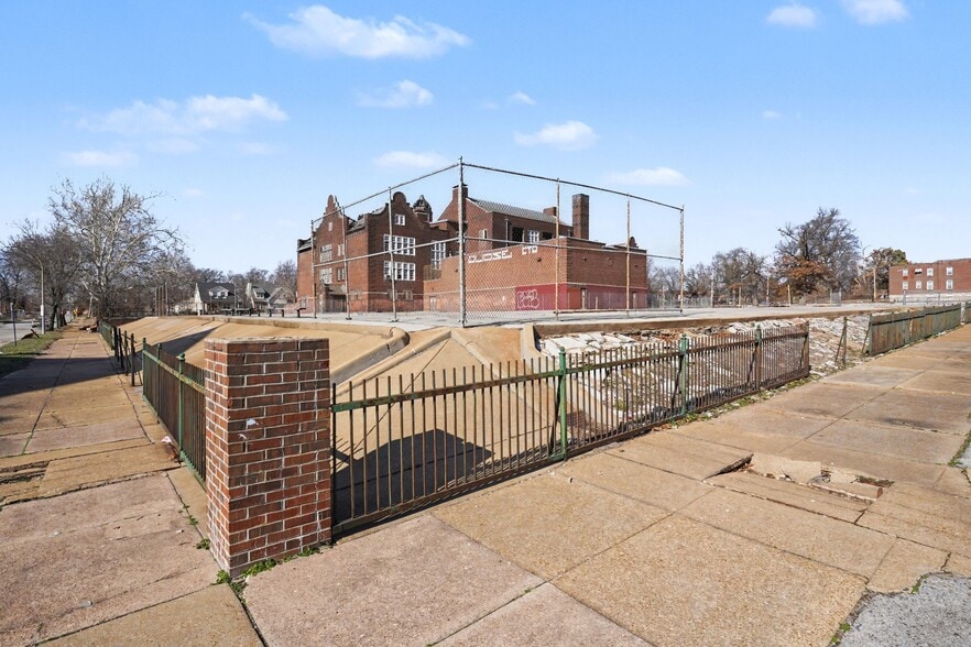 More Photos Of 5316 Ruskin Ave, Saint Louis Schools For Sale
