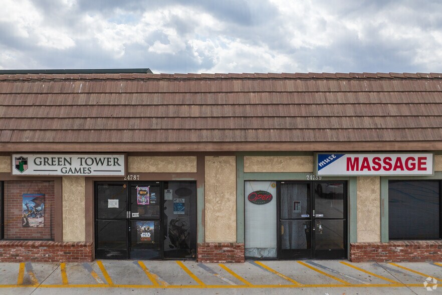 More Photos Of 24777-24890 Apple St, Newhall Flex For Lease