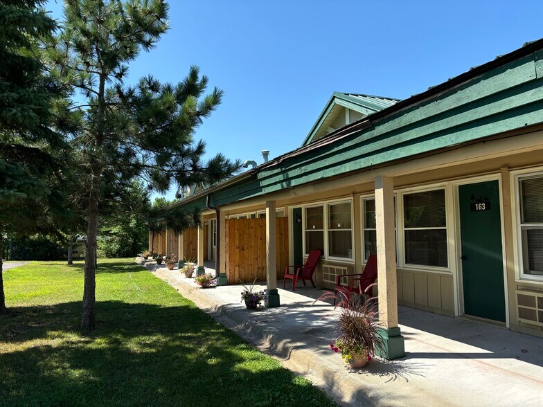 More Photos Of 501-550 Quadna Rd, Hill City Hotel For Sale