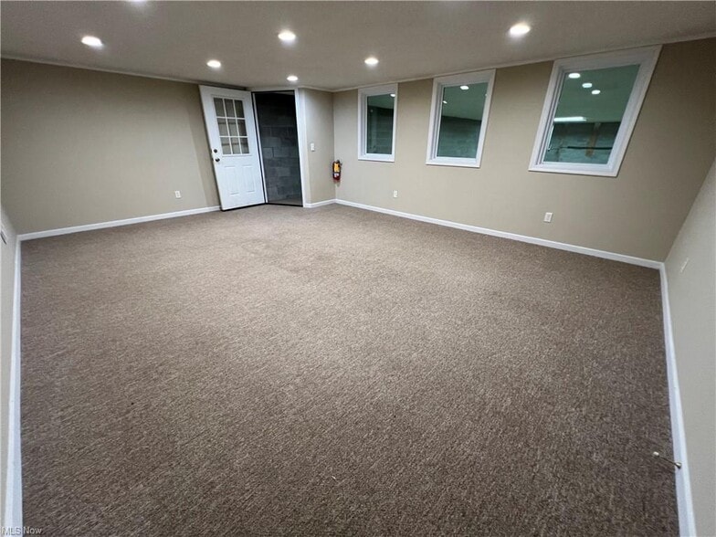 More Photos Of 8433 South Ave, Youngstown Light Distribution For Lease