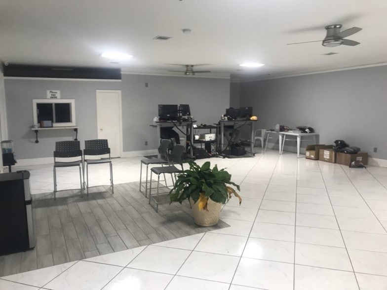 More Photos Of 6310 N Shepherd Dr, Houston Auto Salvage Facility For Sale