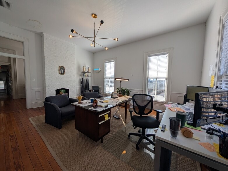 More Photos Of 201 S Izard St, Little Rock Office For Sale