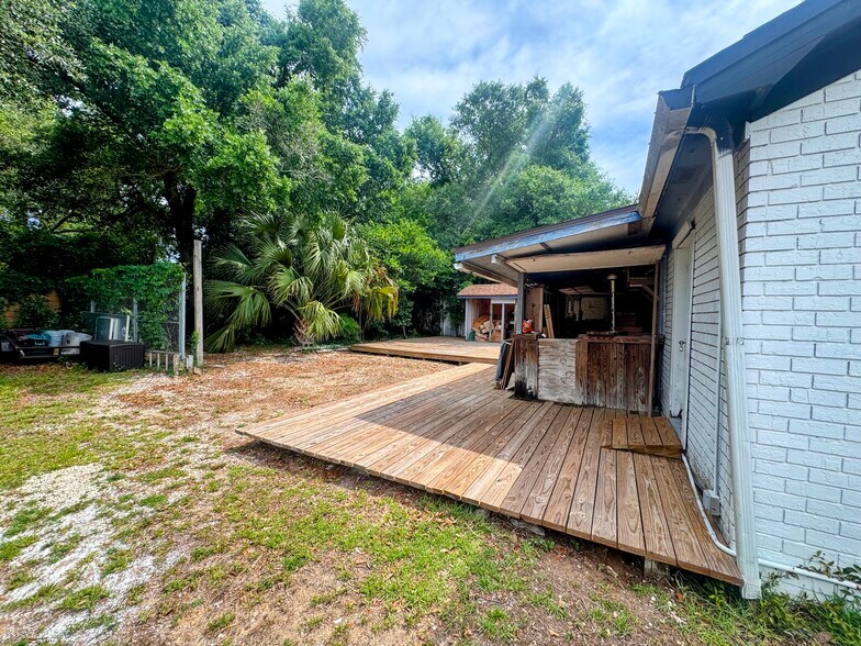 More Photos Of 3480 Barrancas Ave, Pensacola Freestanding For Sale