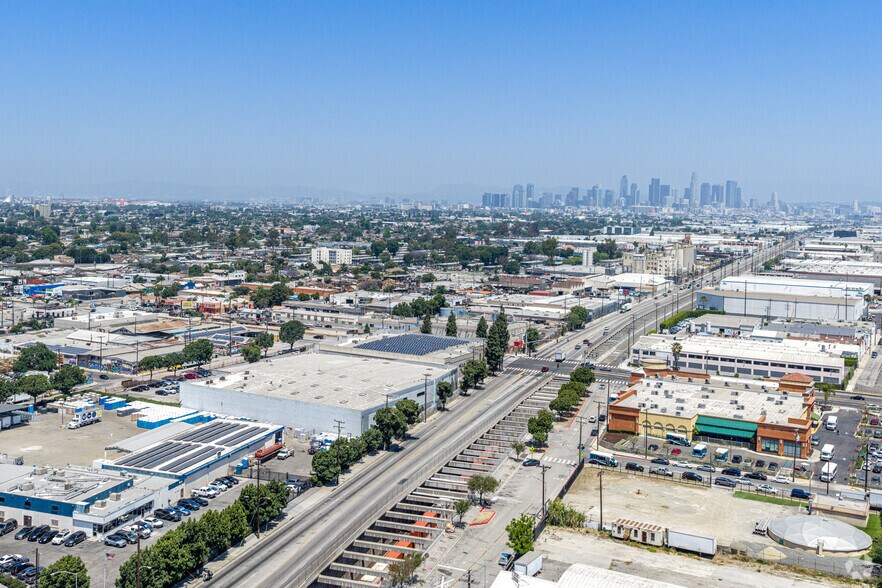 More Photos Of 5801 S Alameda St, Los Angeles Manufacturing For Sale