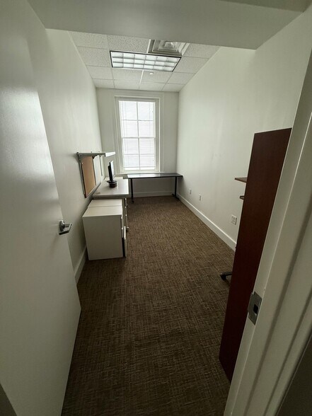 More Photos Of 1417 Locust St, Philadelphia Storefront Retail Office For Lease