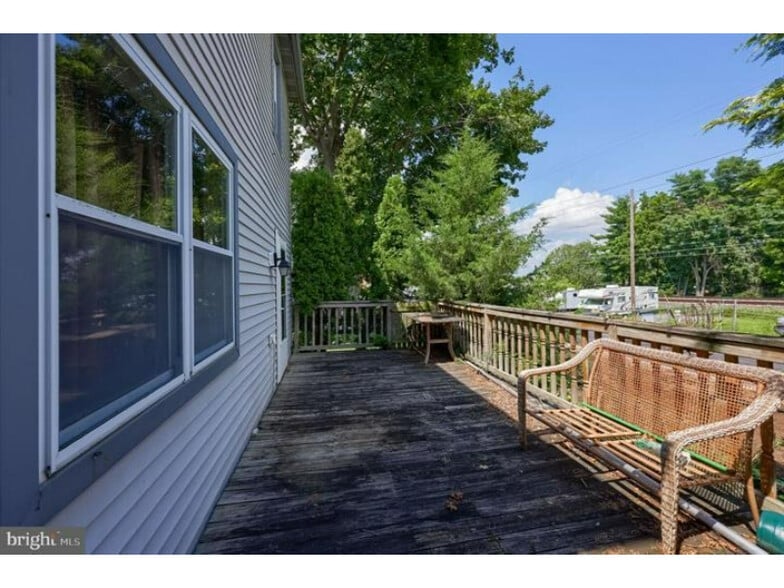 More Photos Of 240 Railroad Ave, Bird In Hand Flex For Sale
