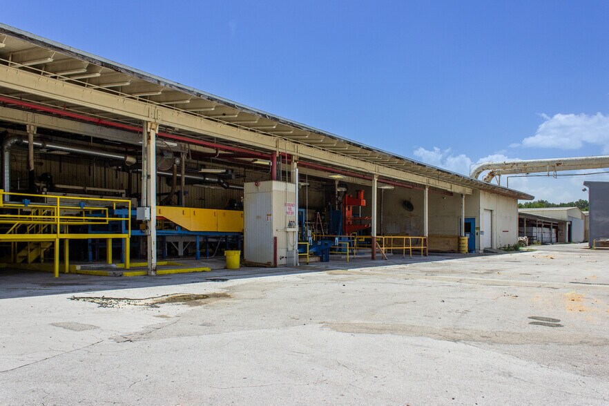 More Photos Of 310 Cypress Rd, Ocala Manufacturing For Lease