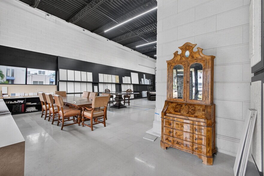 More Photos Of 1334 S Killian Dr, Lake Park Warehouse For Sale