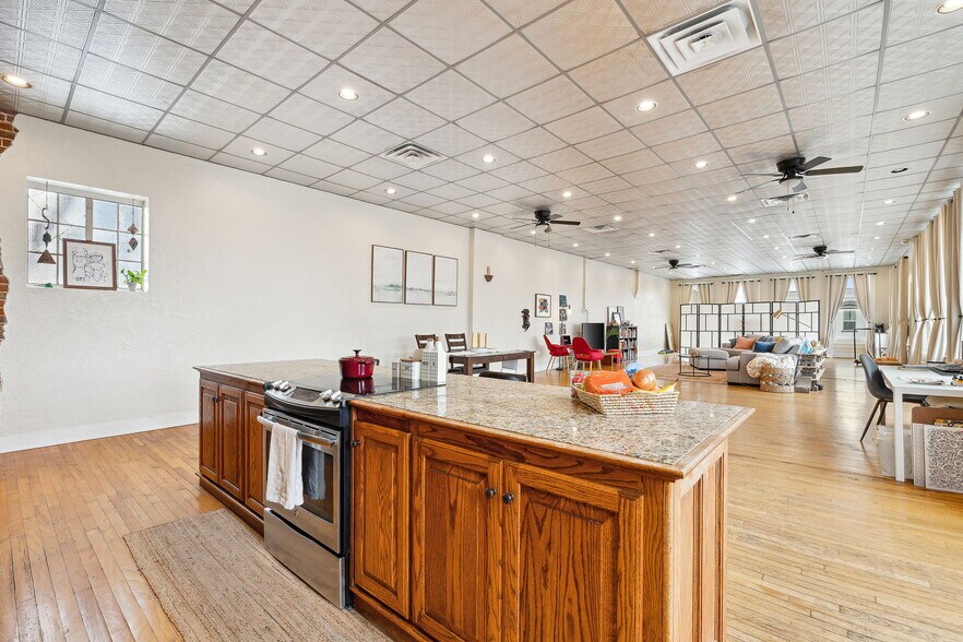More Photos Of 120 S Rock Island Ave, El Reno Storefront Retail Office For Lease