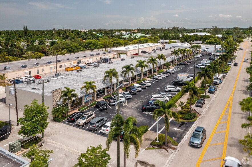 More Photos Of 1011-1065 5th Ave N, Naples Storefront Retail Office For Lease