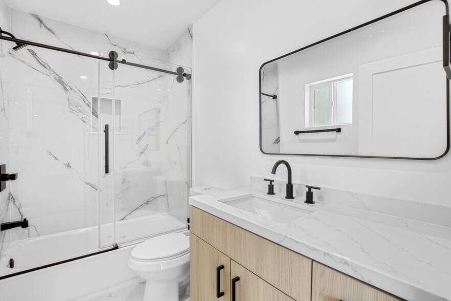 More Photos Of 10826 Hesby St, North Hollywood Apartments For Sale