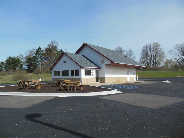 Primary Photo Of 3510 Cadillac Dr, Farwell Restaurant For Sale