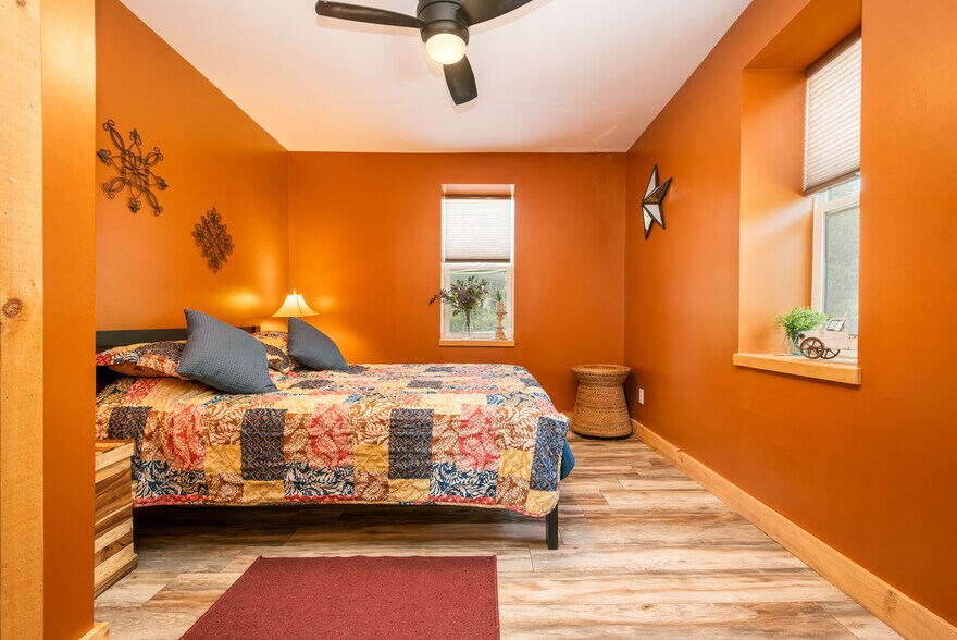More Photos Of 541 Spruce St, Thomas Flex For Sale