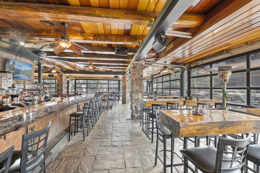 More Photos Of 6600 W 111th St, Worth Restaurant For Sale