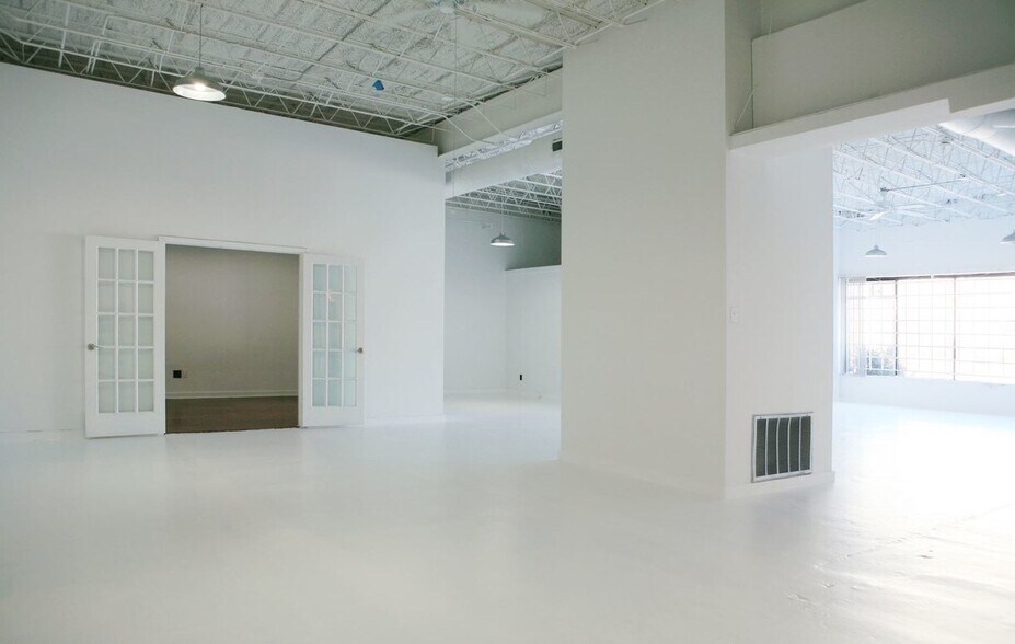 More Photos Of 4121 Commerce St, Dallas Unknown For Lease