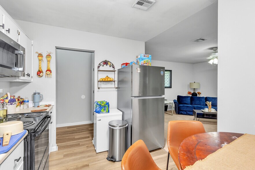 More Photos Of 170 Westwood Dr, Thomson Apartments For Sale
