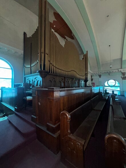 More Photos Of 5001 S Hermitage Ave, Chicago Religious Facility For Sale