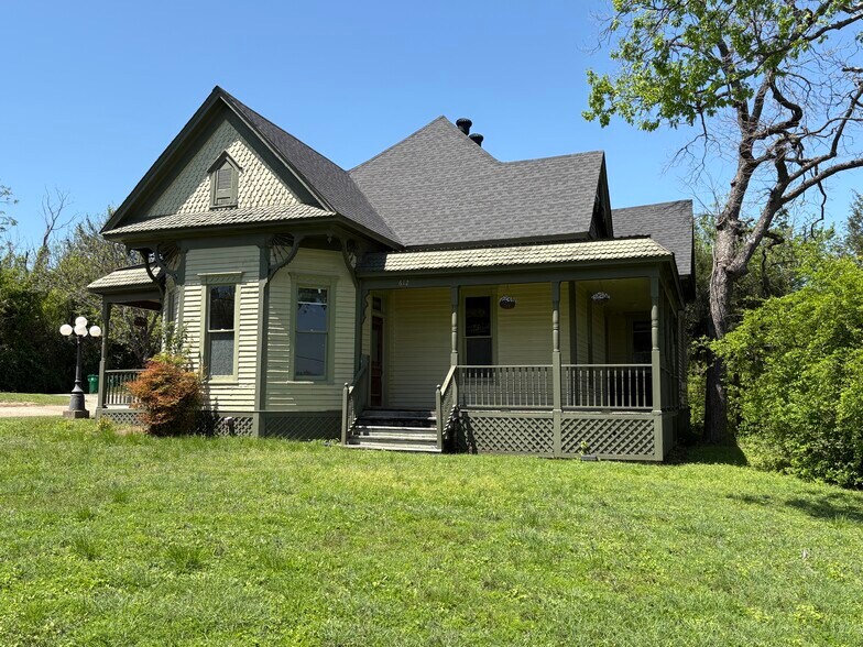 More Photos Of 612 S Rogers St, Waxahachie Office Residential For Sale