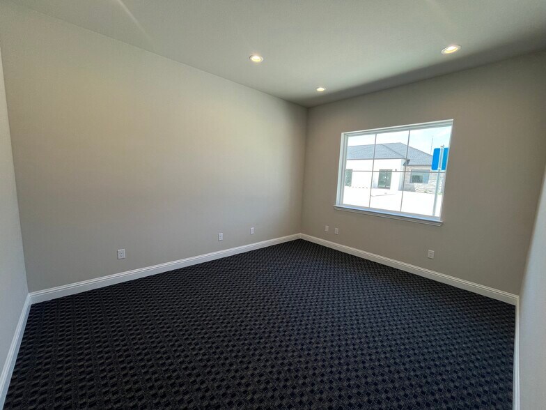 More Photos Of 6000 Alma Rd, McKinney Office For Lease