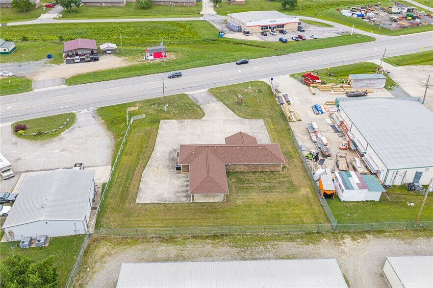 More Photos Of 706 W Broadway St, Spiro Medical For Sale