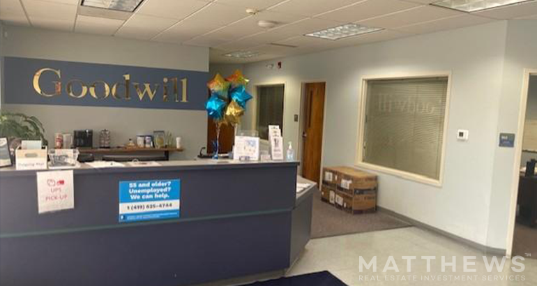 More Photos Of 419 W Market St, Sandusky General Retail For Sale