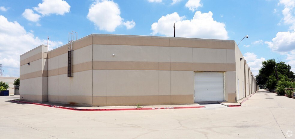More Photos Of 11029 Harry Hines Blvd, Dallas Unknown For Lease