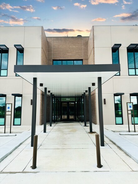 More Photos Of 8524 Broadway St, Pearland Medical For Lease