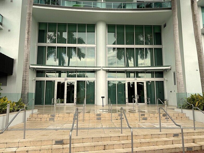 More Photos Of 900-990 Biscayne Blvd, Miami Apartments For Sale