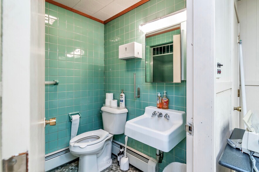More Photos Of 223 Winthrop Ave, Lawrence Manufacturing For Sale