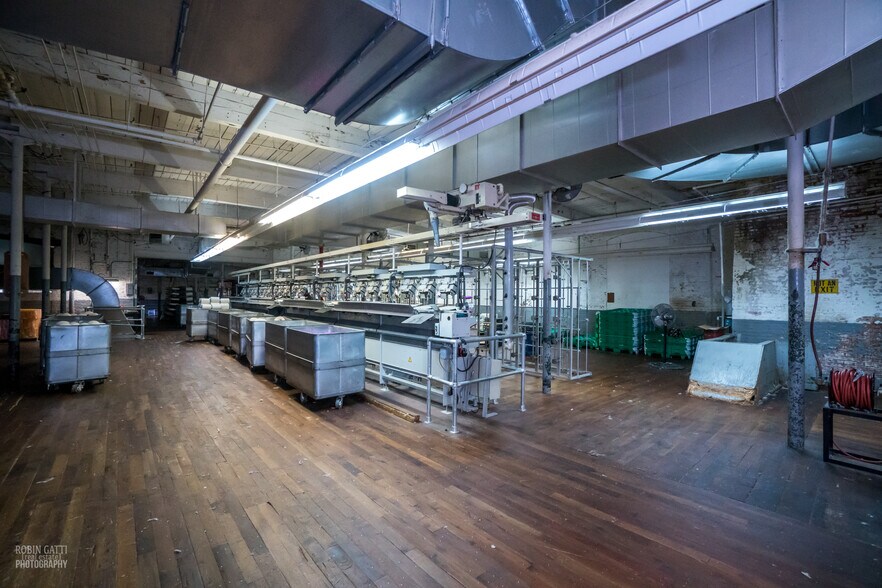 More Photos Of 98 E Adams St, Forsyth Warehouse For Sale