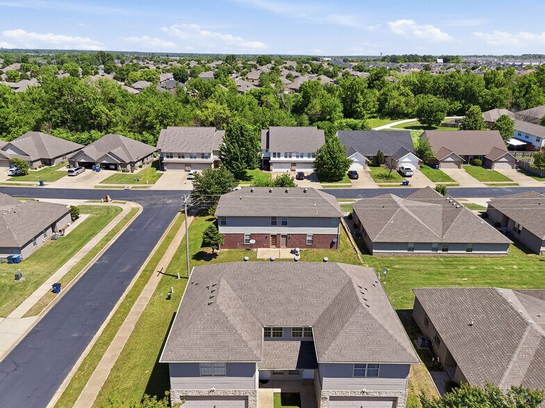 More Photos Of 3403 SW Deerfield Blvd, Bentonville Multifamily For Sale