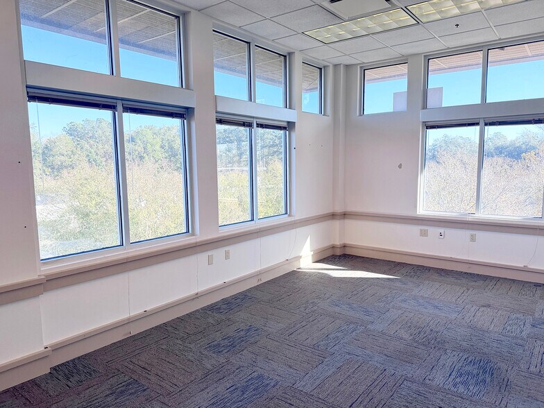 More Photos Of 2330 Mahan Dr, Tallahassee Office For Lease