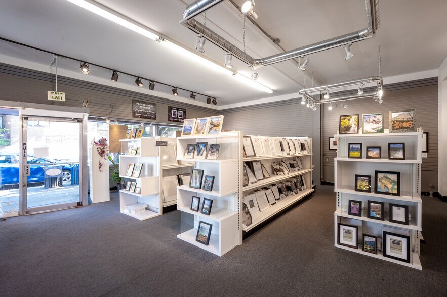 More Photos Of 305 NE 45th St, Seattle Storefront For Sale