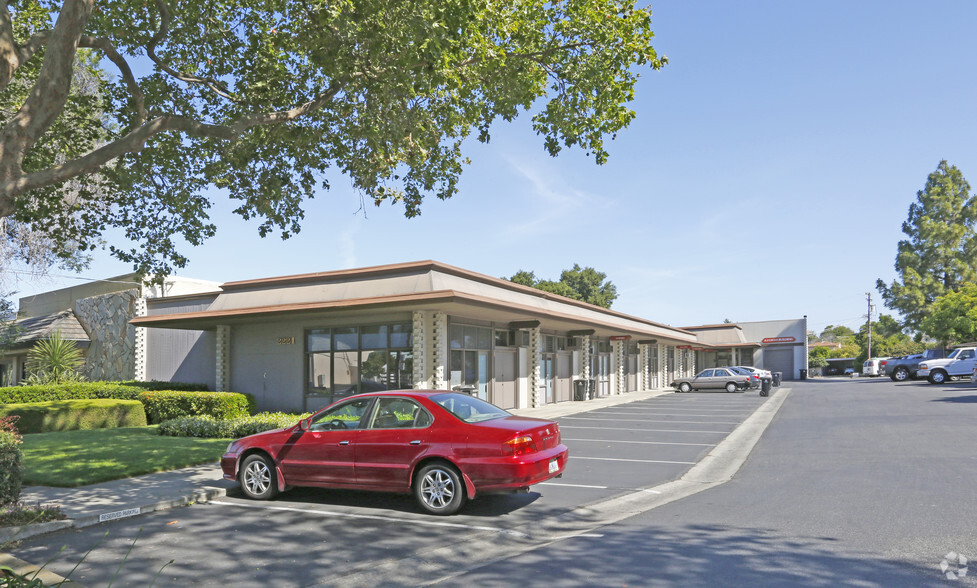 Primary Photo Of 2224 Old Middlefield Way, Mountain View Warehouse For Lease