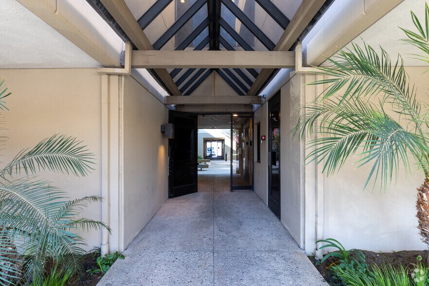 More Photos Of 9221 Corbin Ave, Northridge Office For Lease