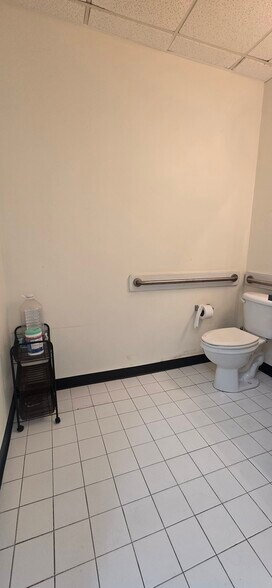 More Photos Of 100 Governors Trace, Fayetteville Office For Lease