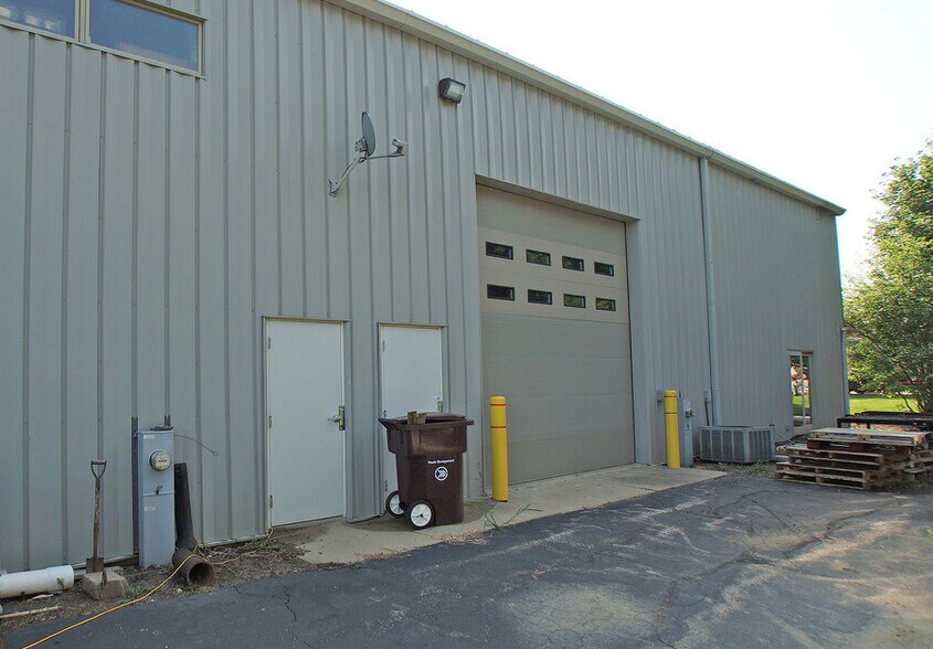 More Photos Of 1206 Rail Dr, Woodstock Warehouse For Sale
