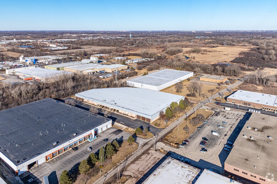 More Photos Of 1645 Downs Dr, West Chicago Distribution For Lease