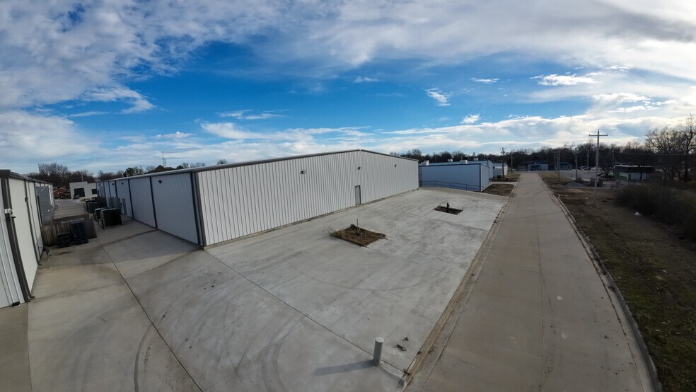 More Photos Of 1120 N Birch Ave, Broken Arrow Industrial For Sale