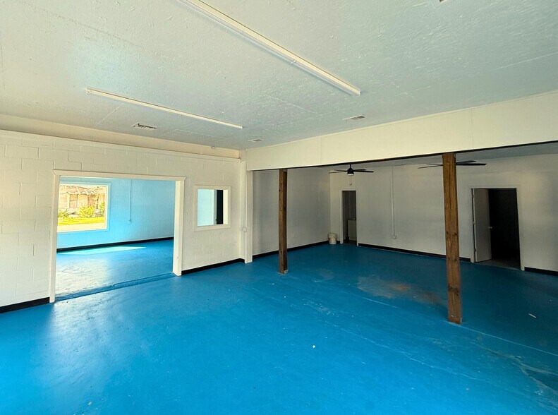 More Photos Of 3851 Harrington st, Oak Park Freestanding For Sale