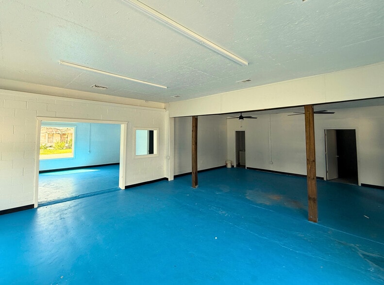 More Photos Of 3851 Harrington st, Oak Park Light Distribution For Sale