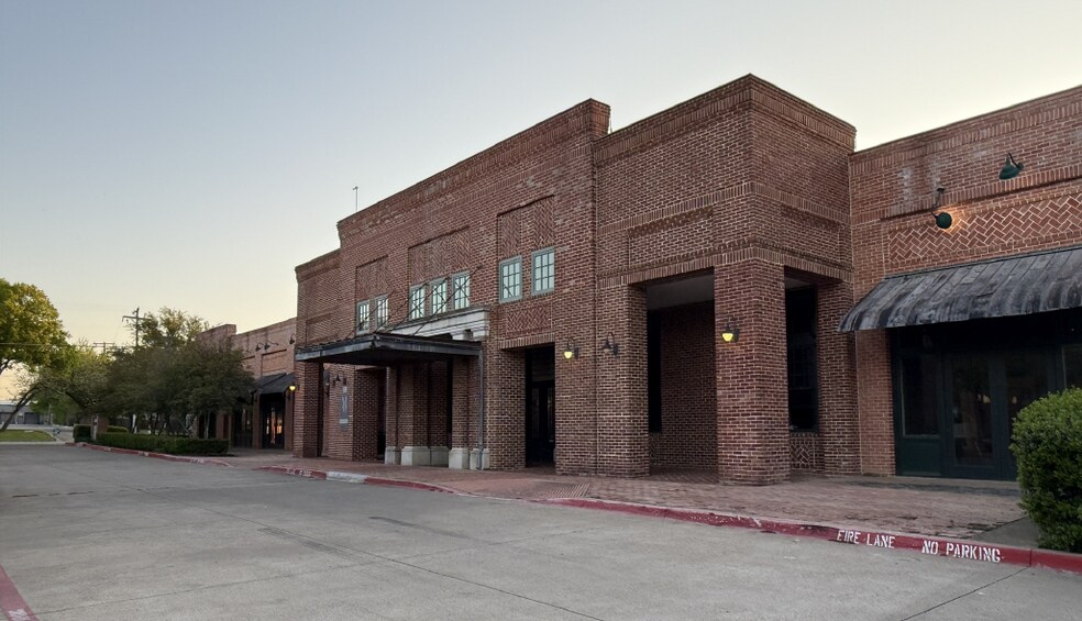 More Photos Of 611 S Main St, Grapevine Office For Lease